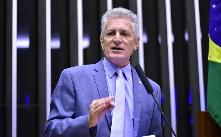 Projeto destina dinheiro recuperado em acordos de combate à corrupção a investimentos na educação