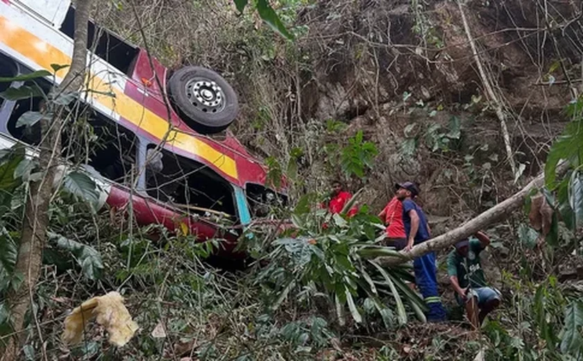 Governador decreta luto oficial de três dias após tragédia com ônibus na Serra da Barriga