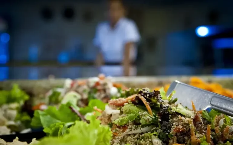 Nutricionista explica quais são os perigos de uma dieta restritiva