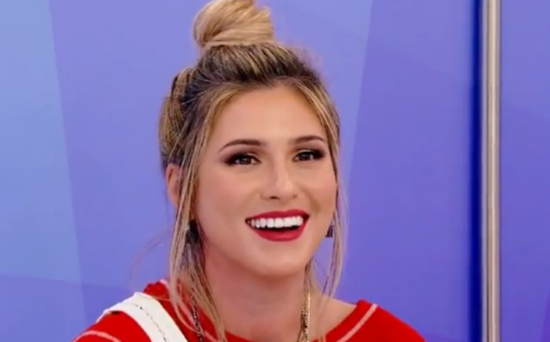 &#8216;Se quiser, não visto nada&#8217;, provoca apresentadora Lívia Andrade