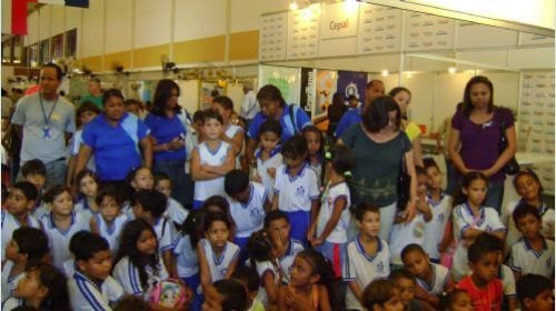 Alunos do Coparb visitam Bienal do Livro