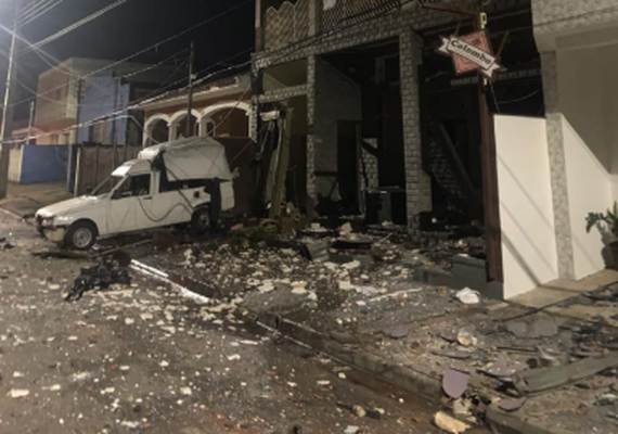 Explosão destrói padaria em MG e atinge outros 9 imóveis; entenda possível causa do acidente