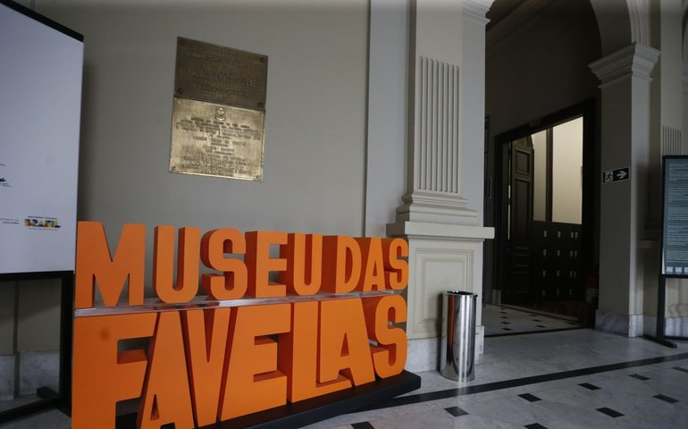 Museu das Favelas: exposição celebra trajetória do poeta Sérgio Vaz
