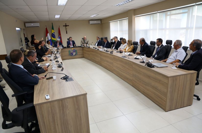 Na 6ª Reunião Extraordinária, Colégio de Procuradores homenageia promotores de Justiça aposentados