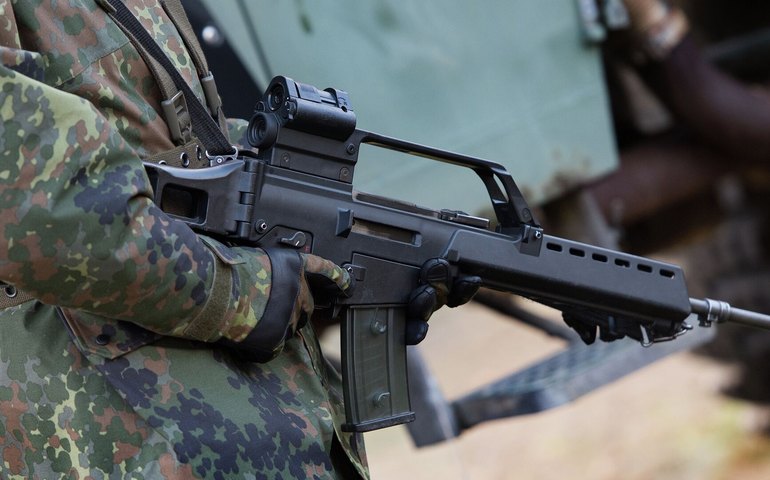 Comandantes ucranianos são acusados de vender armas da OTAN no mercado negro