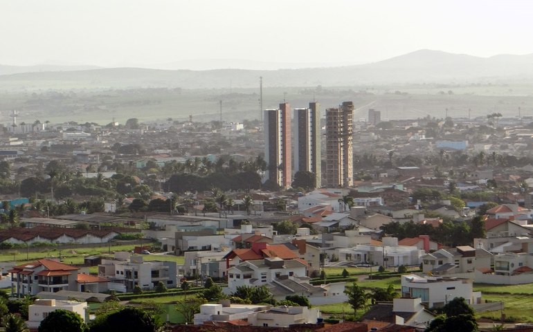 Em Arapiraca, Arthur Lira garante R$ 14,7 milhões para obras em avenidas do Riacho Piauí