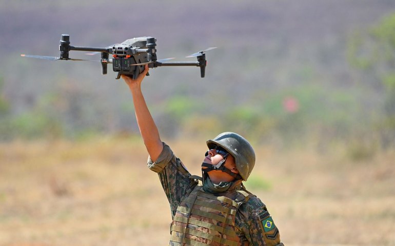 Rearranjo geopolítico expõe necessidade de revisão na defesa do Brasil, aponta especialista