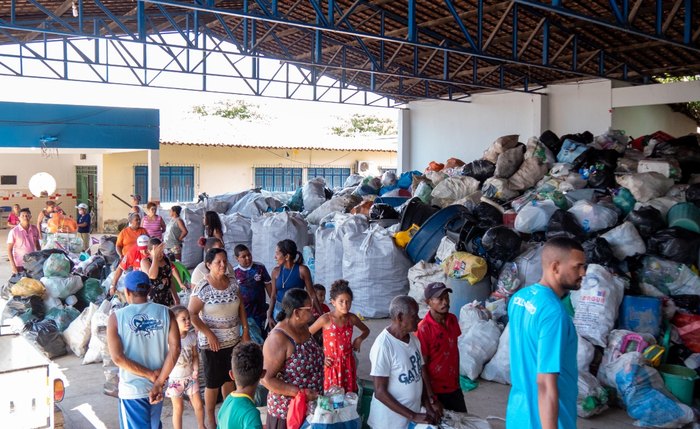 Moradores coletaram 8.200 kg de resíduos plásticos
