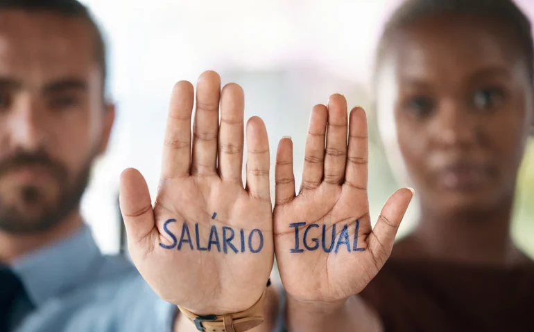 Revisão justa de cargos e salários é ferramenta de enfrentamento à violência contra a mulher