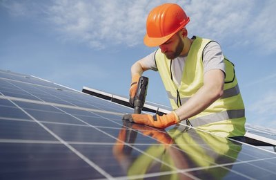 Preço médio da energia solar cai 11% para residências no 3º trimestre do ano