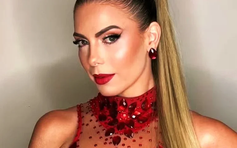 Filha de Sheila Mello brinca sobre fama da mãe: “Só tem jovem!”