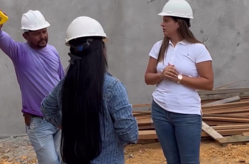 Prefeita Marcela Gomes visita obras de construção do ginásio poliesportivo de Novo Lino