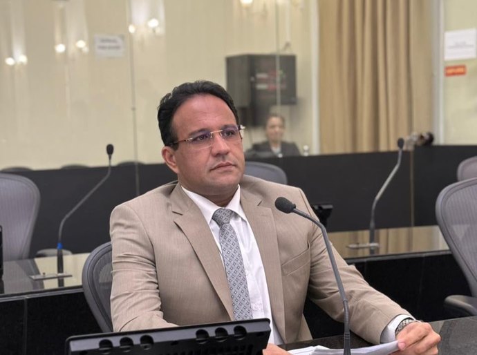 Lei de Mesaque Padilha garante atendimento psicossocial prioritário a pais de pessoas com autismo em Alagoas