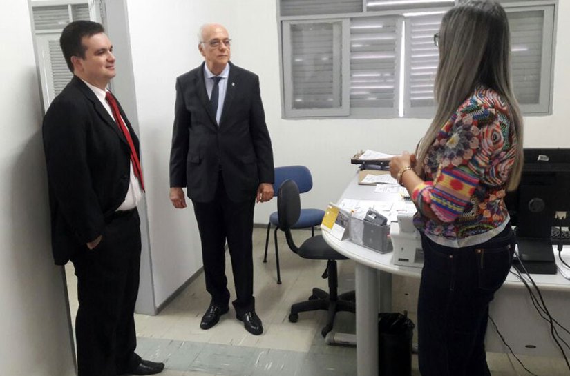 Desembargador Pedro Augusto visita instalações de juizados de Arapiraca