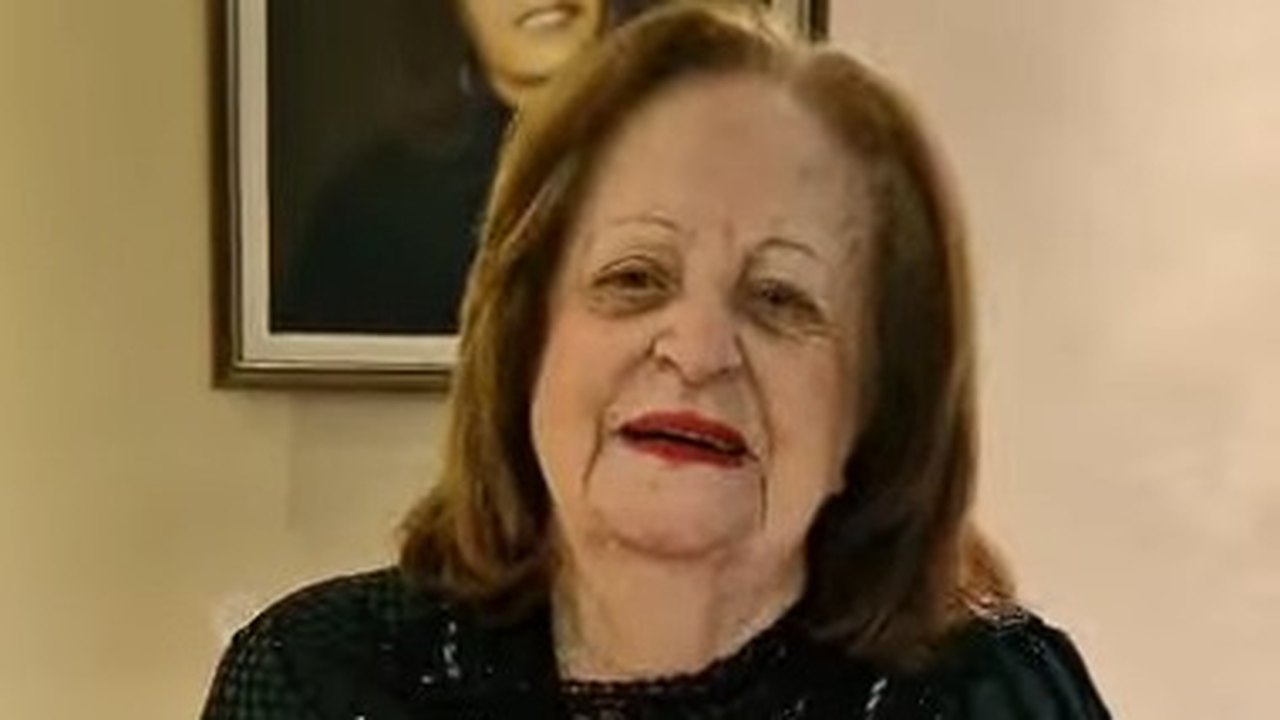 Morre, aos 86 anos, a cantora Maria Alcina Pinto, conhecida como 'Imperatriz do fado no Brasil'