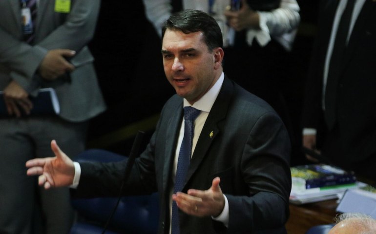 Governo considera Flávio Bolsonaro adversário mais fraco que Tarcísio em 2026