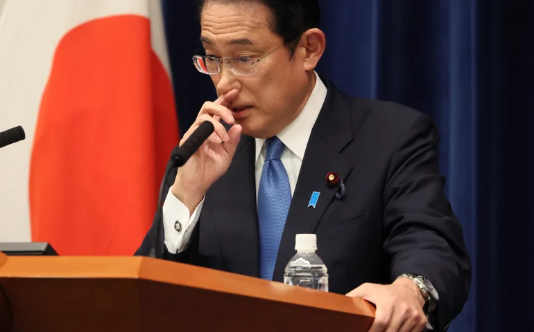 No Japão, Kishida diz que lamenta escândalo de fundos de seu partido, e muda ministério
