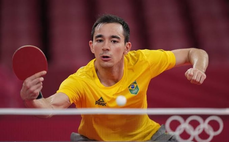 Calderano vence 3ª seguida e vai às quartas de Grand Smash Singapura