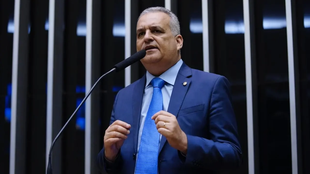 “Ladrão na política em AL não falta não. Tem mais gente para indiciar”, dispara Gaspar após PF atribuir crimes a governador