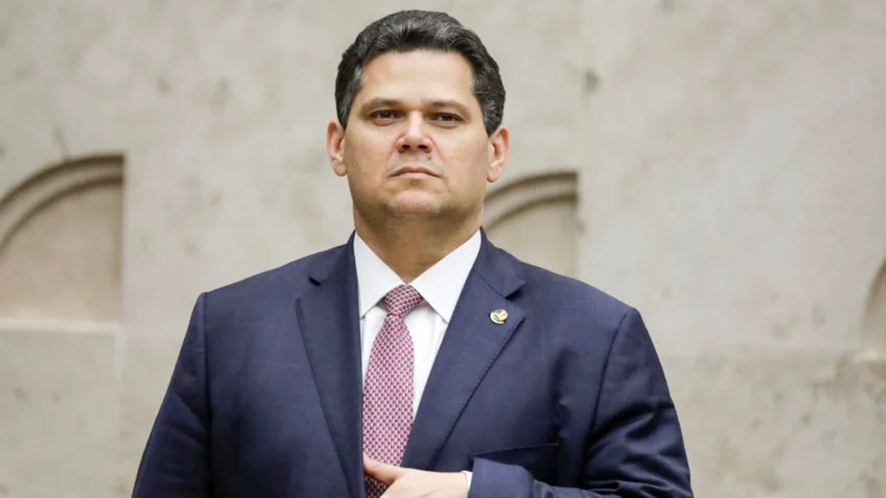 Líder do governo no Senado diz que Alcolumbre defendeu a Lula indicação de Pacheco ao STF
