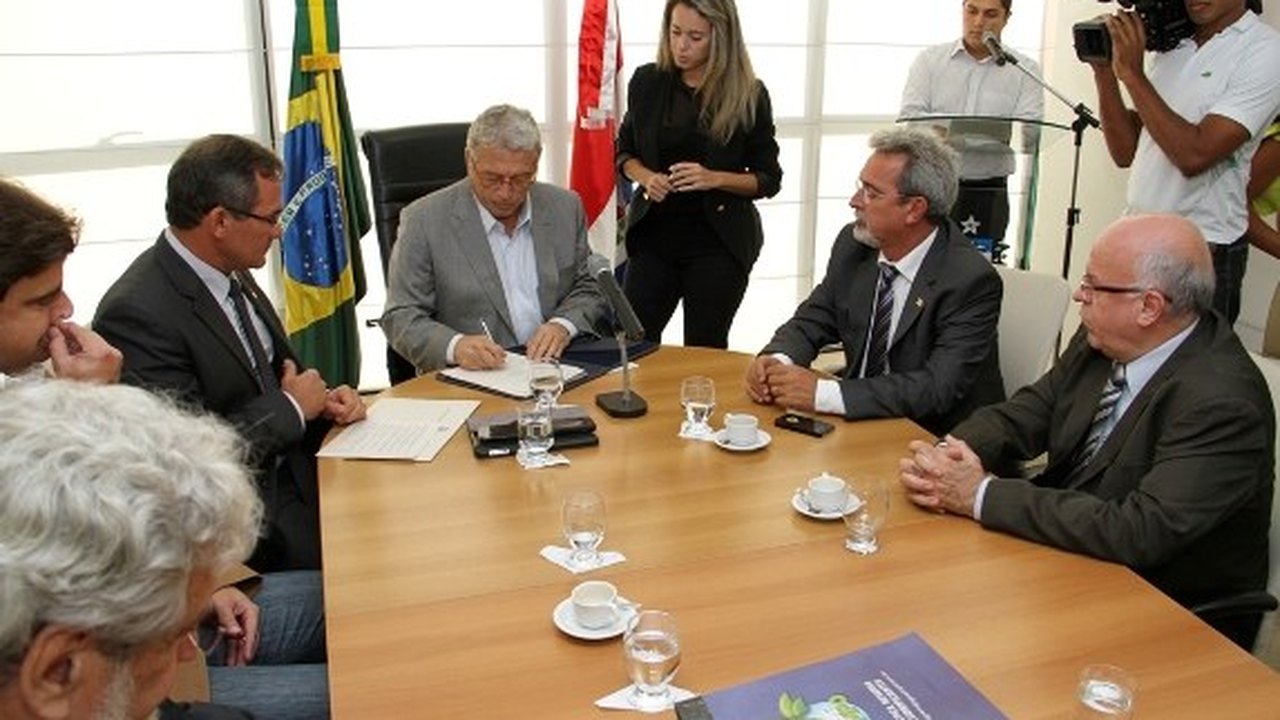 Alagoas firma compromisso para tratamento de resíduos sólidos