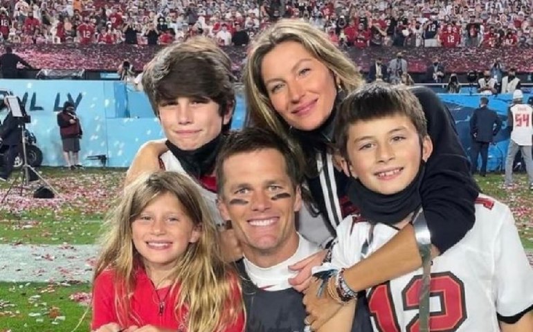 Tom Brady agradece Gisele Bündchen e filhos em post sobre aposentadoria