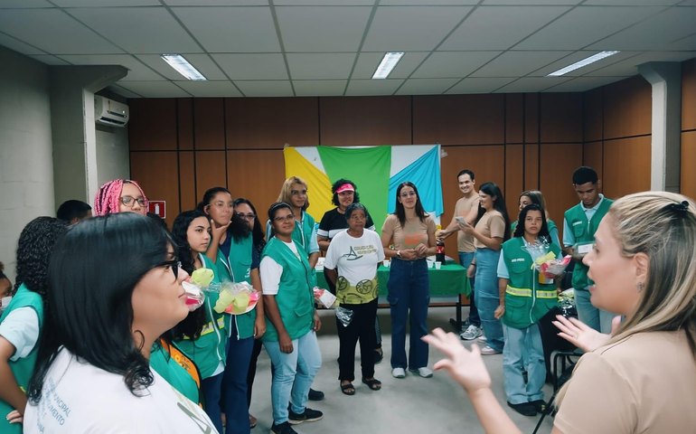 Educadores ambientais participam de palestra sobre projeto de extensão universitário