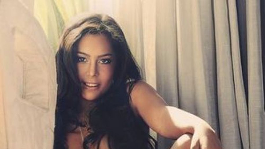 Larissa Riquelme retorna com poses sensuais na 'Sexy'