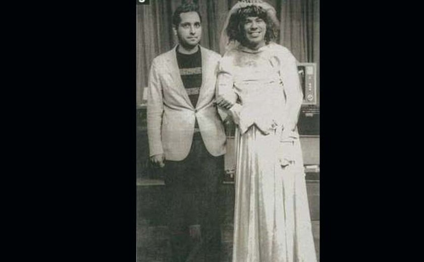 Silvio Santos aparece vestido de noiva em foto inédita