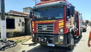 Incêndio atinge casa abandonada na Zona Norte de Aracaju