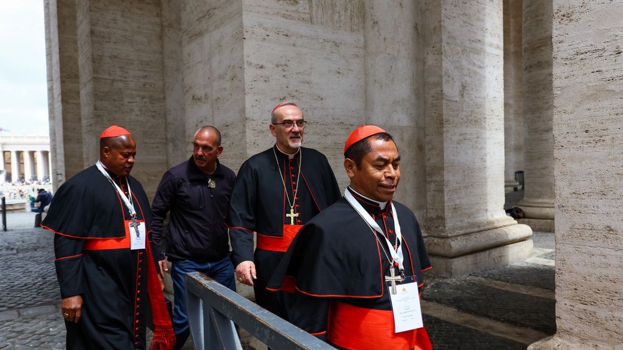 Todos os cardeais que votam no conclave já estão em Roma, diz Vaticano