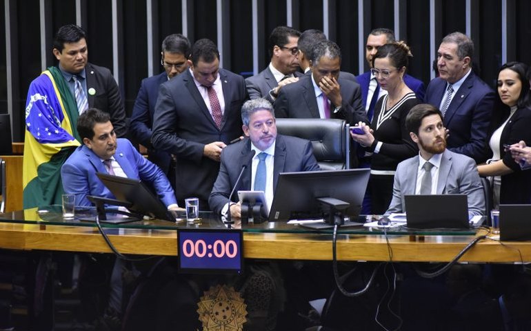 Projeto das fake news tem urgência aprovada e irá a voto na próxima terça