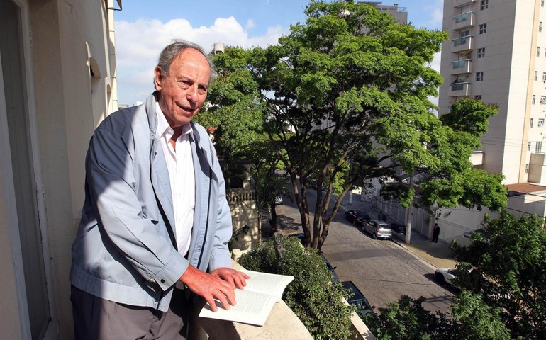 Papel do poeta Claudio Willer foi o de dar voz à vanguarda dos EUA e Brasil