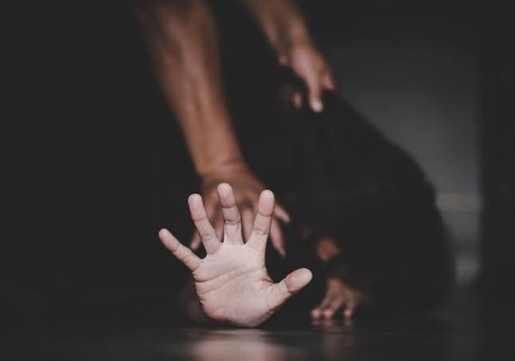 Mãe é suspeita de receber R$ 20 e uma caixa de vela para permitir estupro da filha