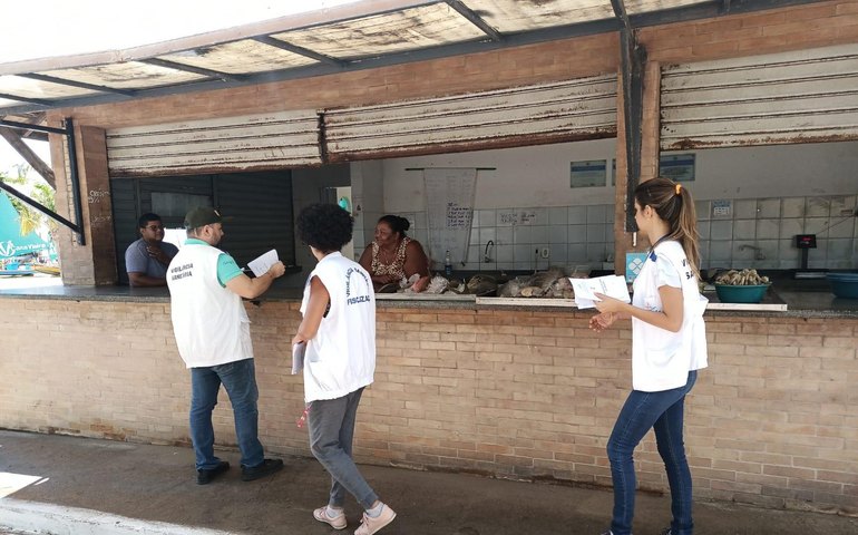 Vigilância Sanitária realiza ação educativa sobre boas práticas com a manipulação de pescados