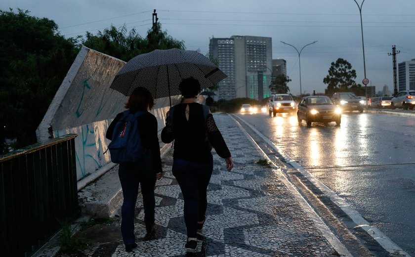 SP tem chuva e risco de alagamentos nas zonas leste, sul e central