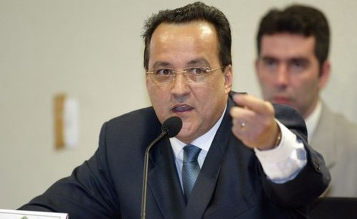 Deputado avisa Cachoeira sobre operação da Polícia Federal