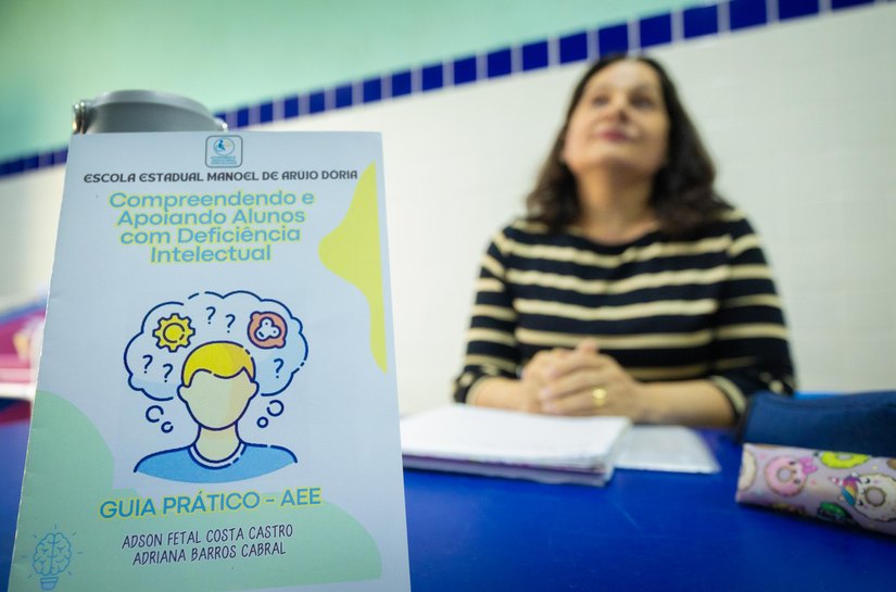 Escola estadual lança guia para auxiliar professores no atendimento a alunos com deficiência intelectual