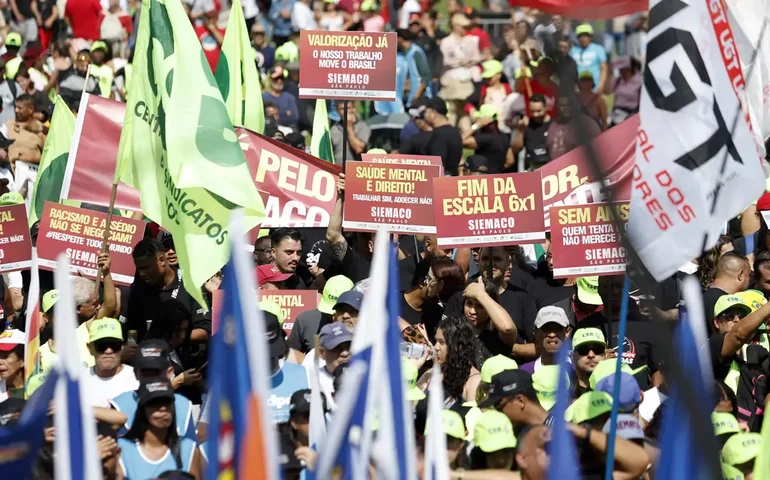Ato em SP une centrais sindicais e governo pelo fim da escala 6x1