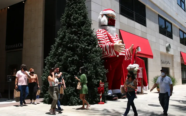 Árvore retrátil viraliza nas redes sociais e divide opinião de internautas