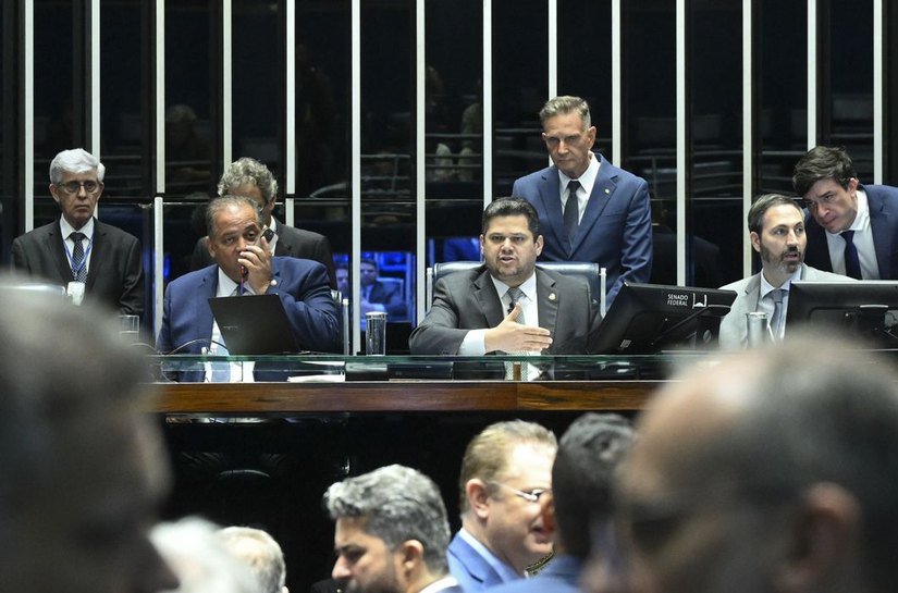 Senado aprova redução de penas para condenados pelo 8 de janeiro e trama golpista