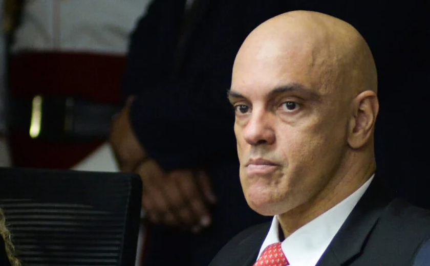Grupo de advogados pedem investigação contra Moraes