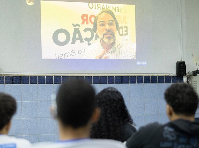Secretaria de Educação realiza live do Foca o Enem para orientar estudantes sobre isenção