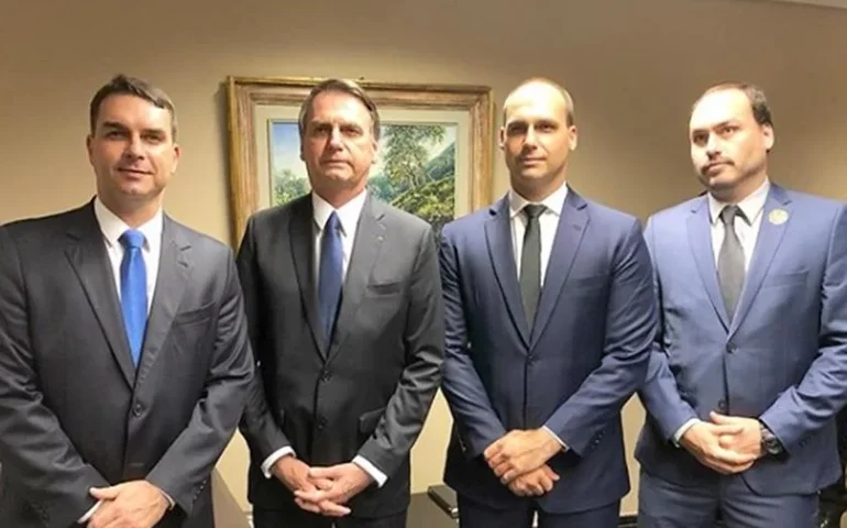 Vinhos, cursos, kit festa e linha de maquiagem: os empreendimentos da família Bolsonaro