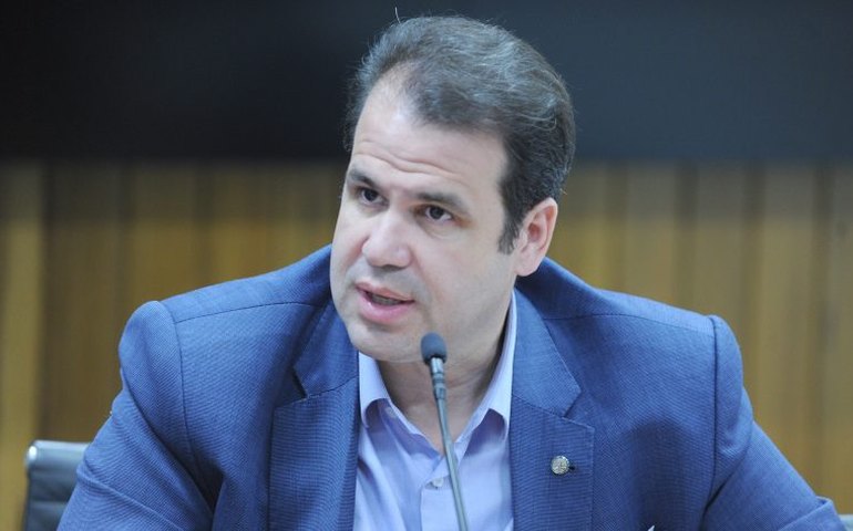 Comissão aprova projeto que obriga escola a alterar sinal sonoro para não incomodar alunos com autismo