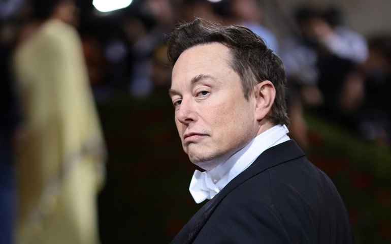 Musk diz que checará suspensão de contas