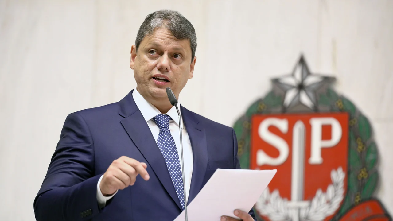 Tarcísio volta rejeitar disputa pela presidência e afirma que seu candidato em 2026 é Bolsonaro