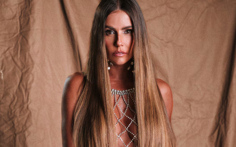 Mansão de Deborah Secco nos EUA pode ser alugada por diária de R$ 3 mil