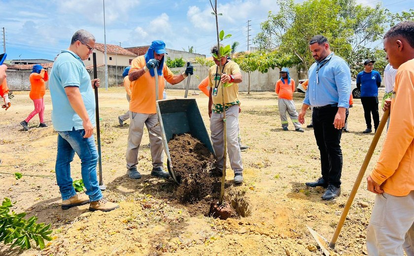 Projeto Arborizar é Massa planta árvores frutíferas no Salvador Lyra