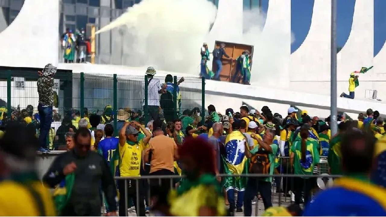 PF faz Operação Lesa Pátria e procura oito por atos golpistas em Brasília